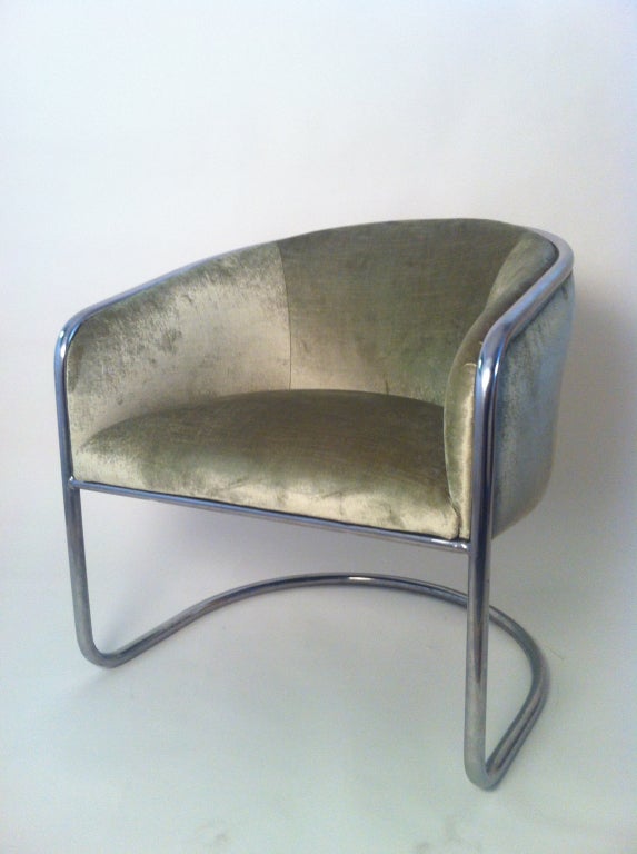 Classic Thonet cantilever club chairs, comfortable and stylish. Perfect for dining, conference or lounging. Newly upholstered in silvery green silk blend velvet.
Priced per chair.