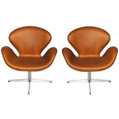 Arne Jacobsen Swan chairs for Fritz Hansen (2 Chairs)