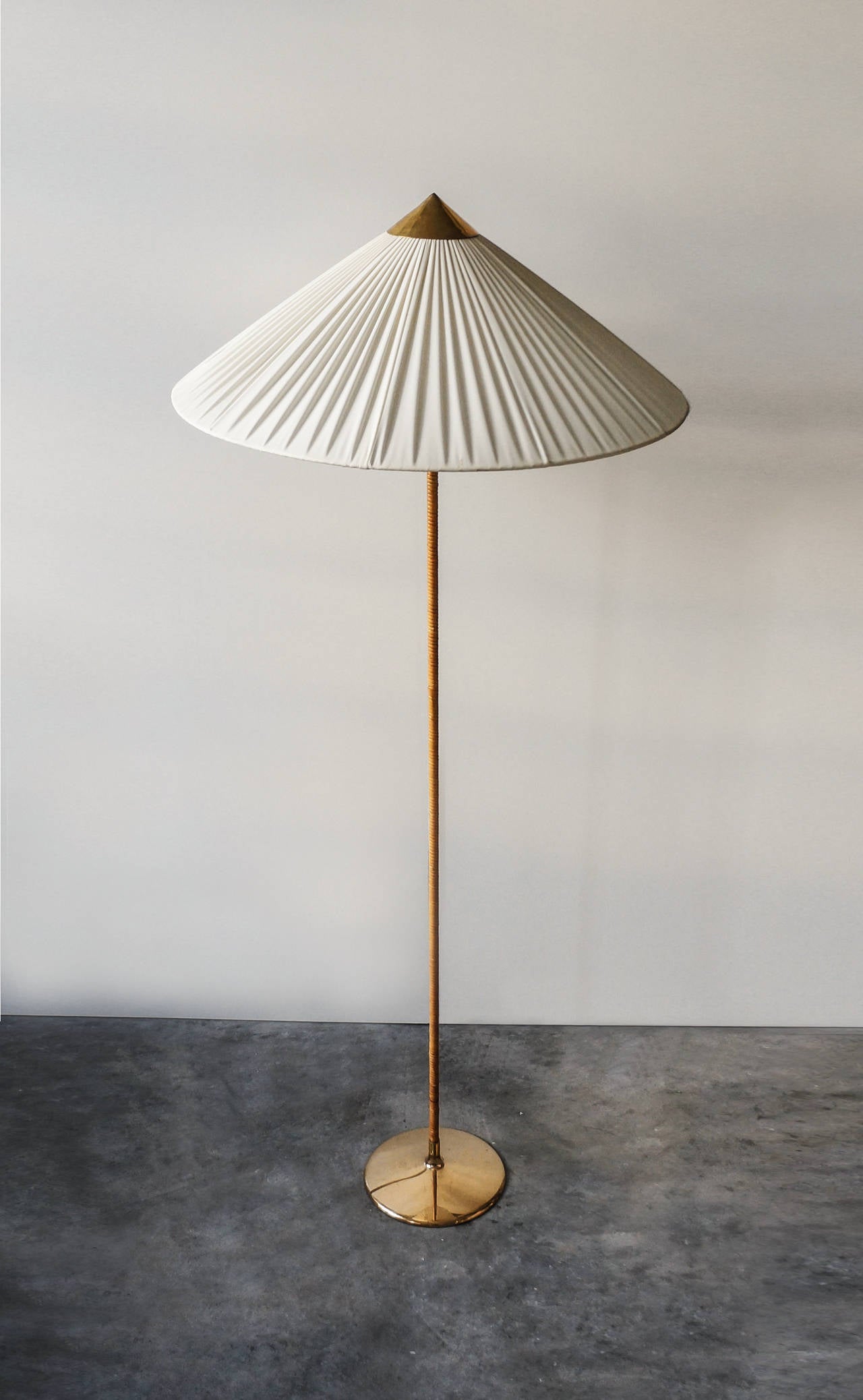 9602 floor lamp