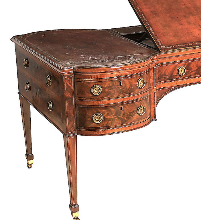A George III partners desk. In Excellent Condition For Sale In New York, NY