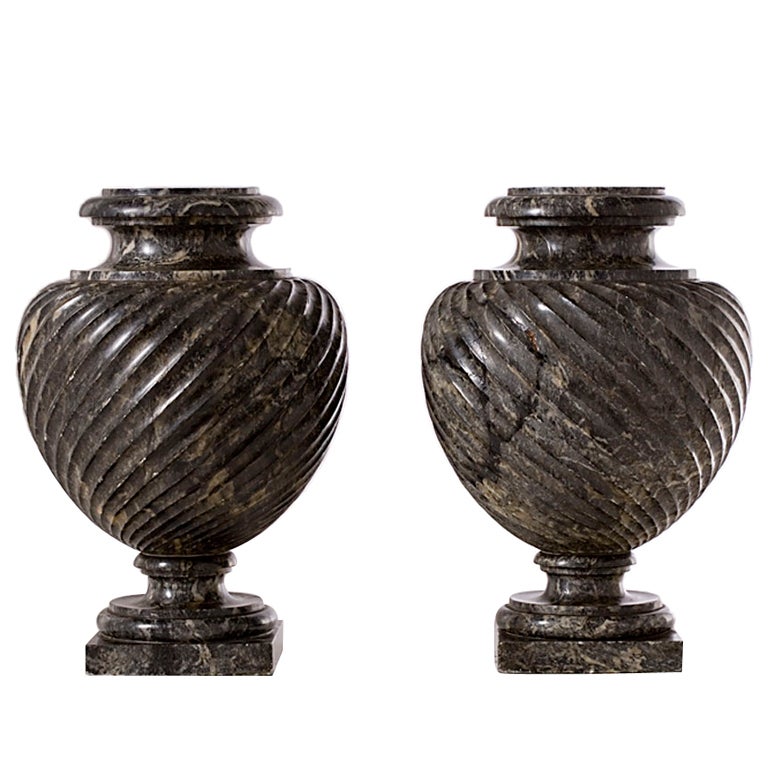 A pair of Roman Bigio Morato' marble vases. For Sale