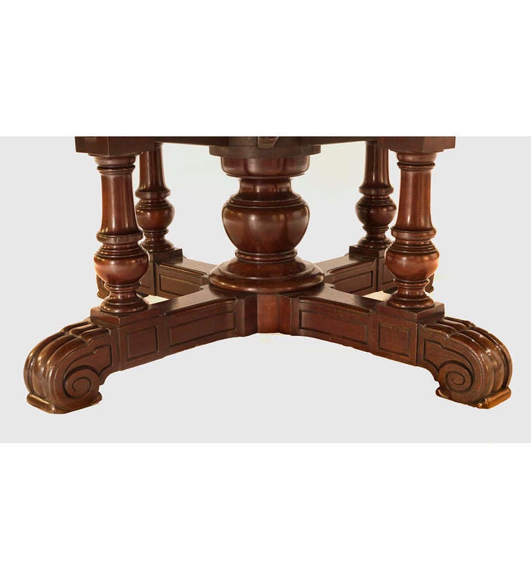 Wood A William IV mahogany circular extension dining table. For Sale