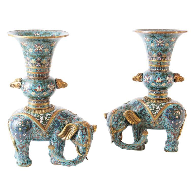 A pair of Chinese cloisonne enamel elephants. For Sale