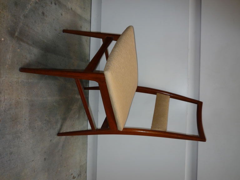 Set of eight Ponti style Italian dining chairs. The chairs have angled backs and removable seats.