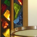Hängende farbige Glas gebürstetem Messing Lights Fixture (amerikanisch) im Angebot