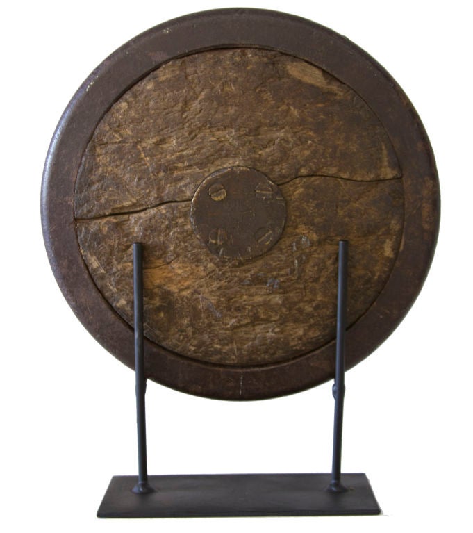 Vintage Gill Discus on Museum Mount
