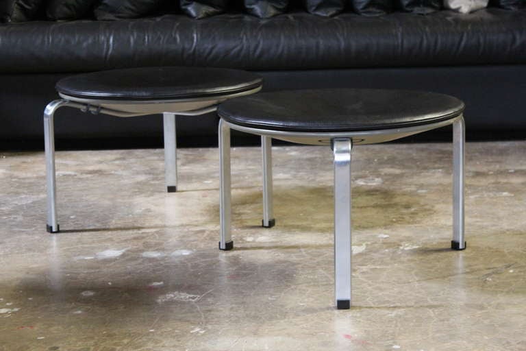 Pair of PK33 Stools by Poul Kjaerholm In Excellent Condition In Dallas, TX