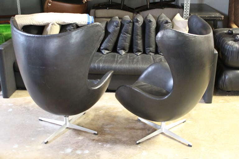 Pair of Leather Egg Chairs and Ottoman by Arne Jacobsen 4