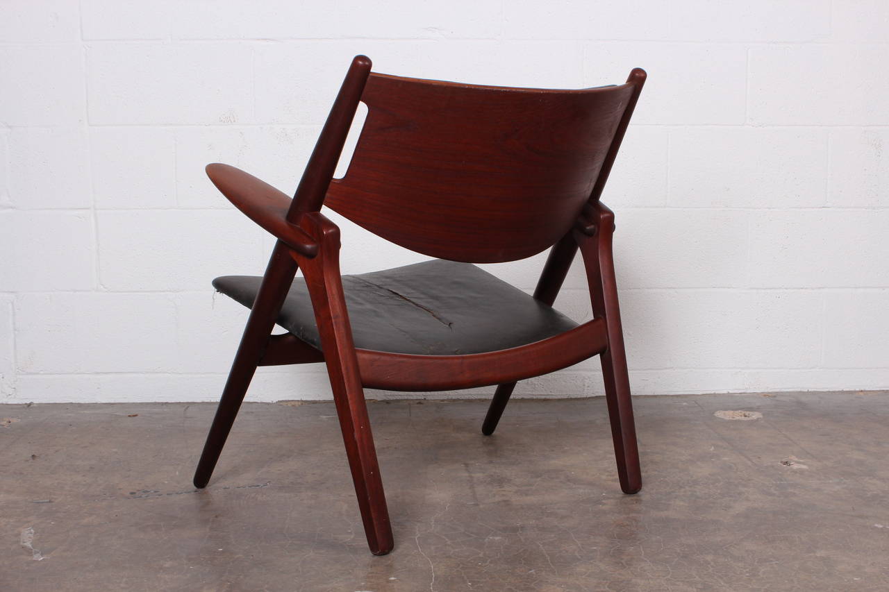 CH28 Sawback Lounge Chair by Hans Wegner 4