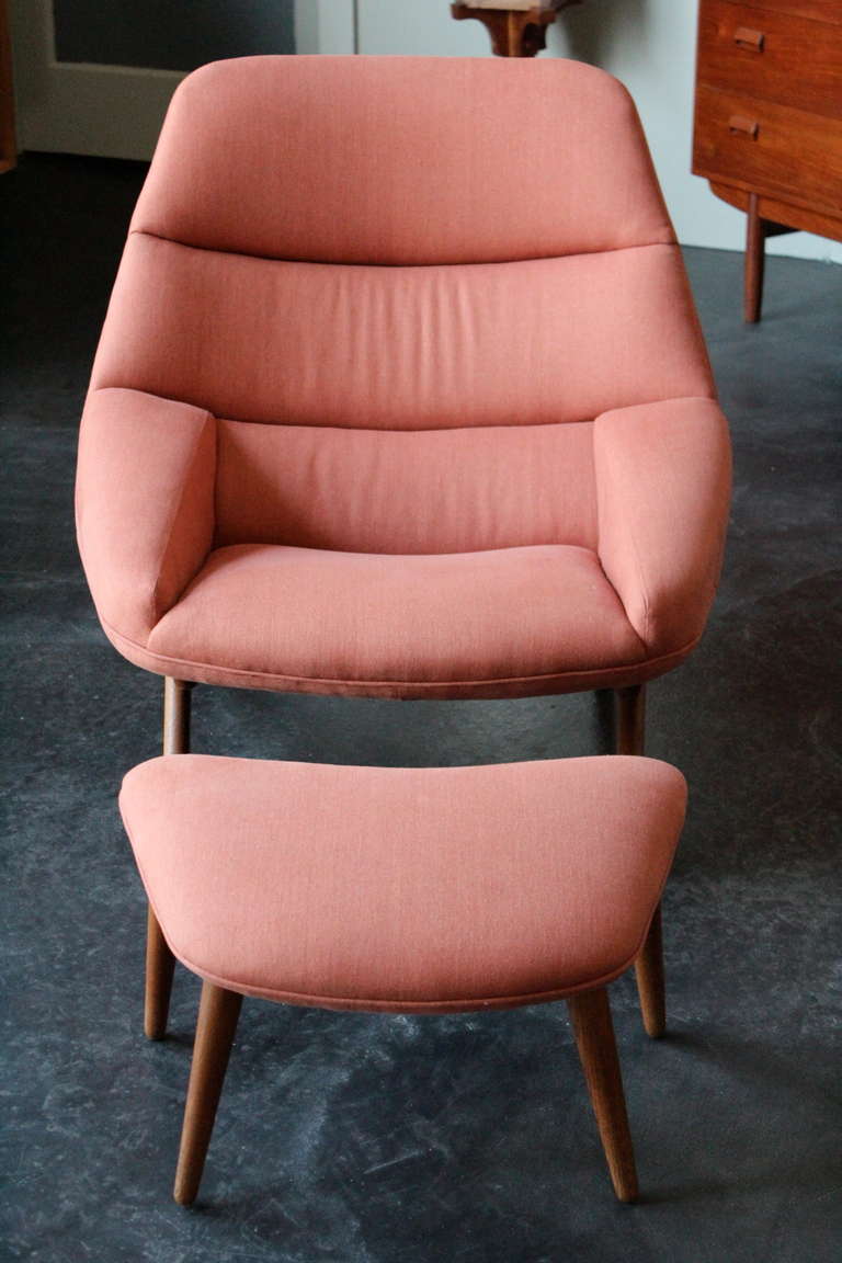 Mid-20th Century Lounge Chair And Ottoman By Illum Wikkelso