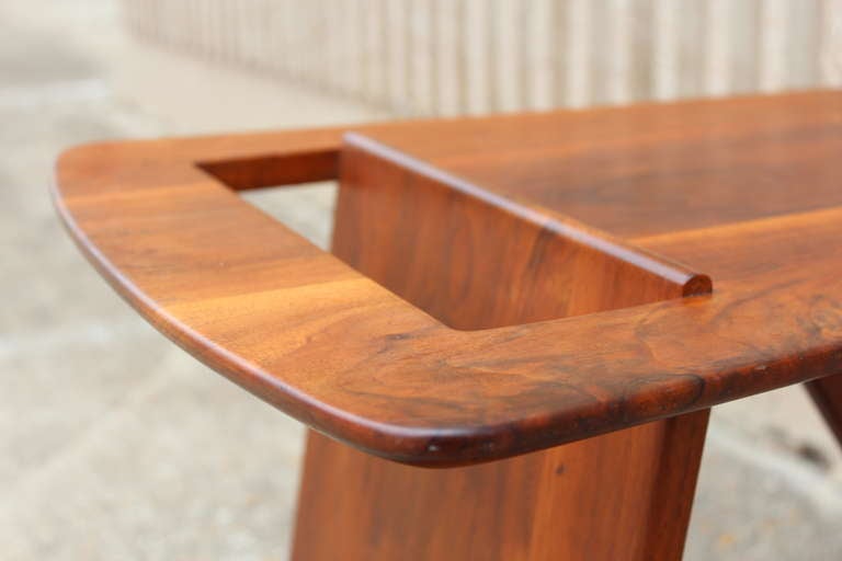 Magazine Table by Jens Risom In Good Condition In Dallas, TX