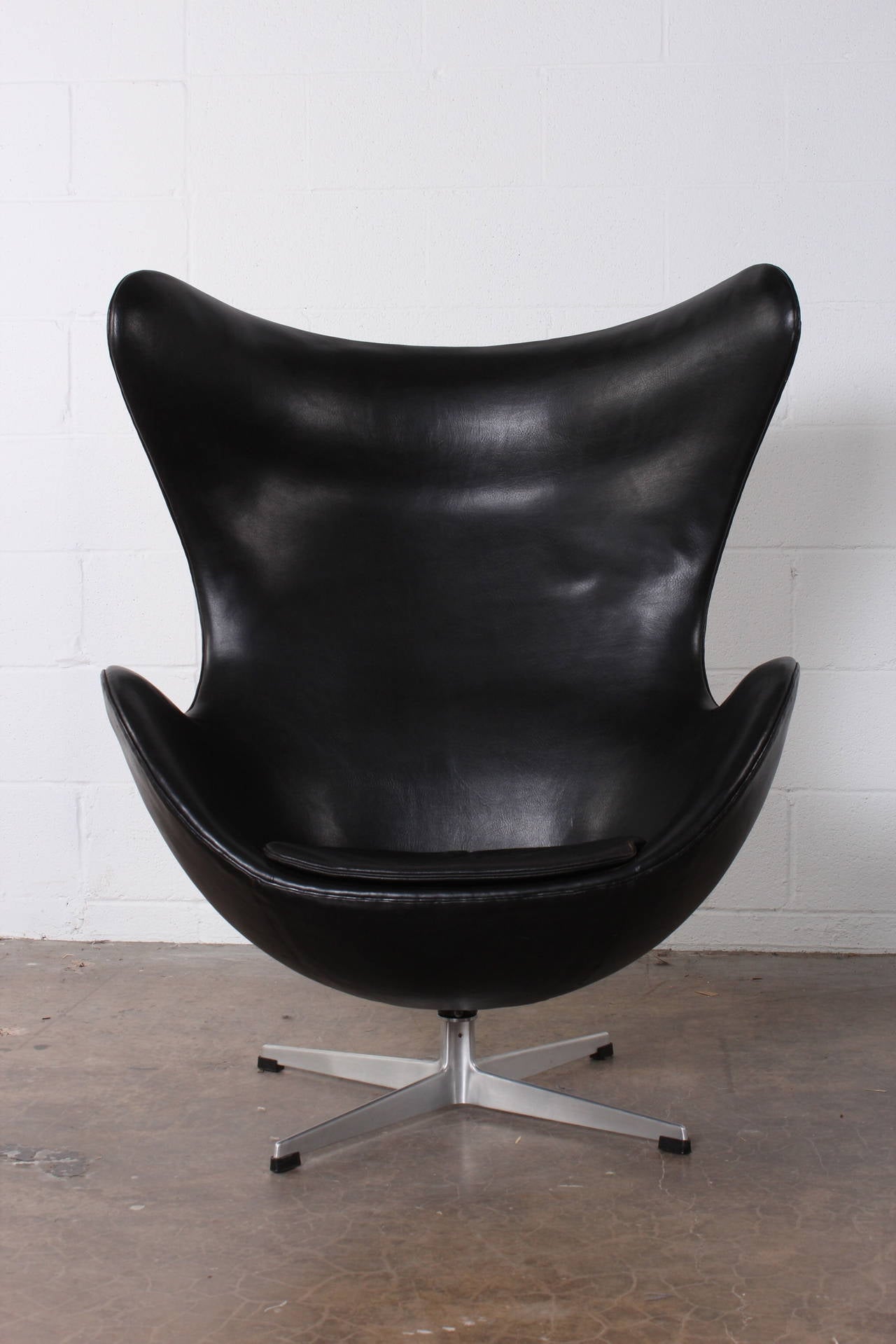 Mid-20th Century Egg Chair and Ottoman by Arne Jacobsen in Original Leather