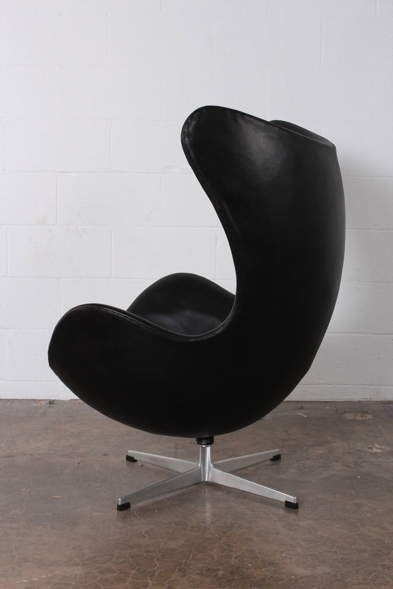 Egg Chair by Arne Jacobsen in Original Leather 6