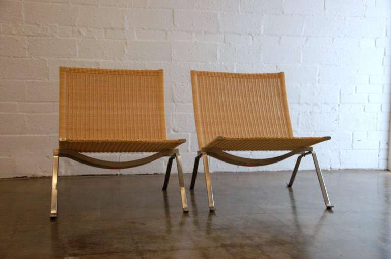 Ein Paar PK 22-Stühle von Paul Kjaerholm für Fritz Hansen (Dänisch)