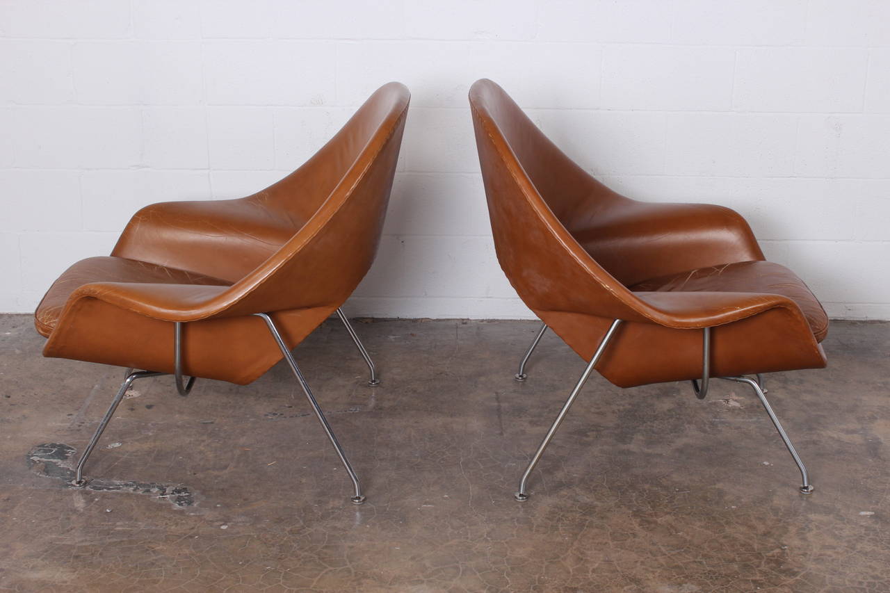 Pair of Early Womb Chairs by Eero Saarinen in Original Leather 1