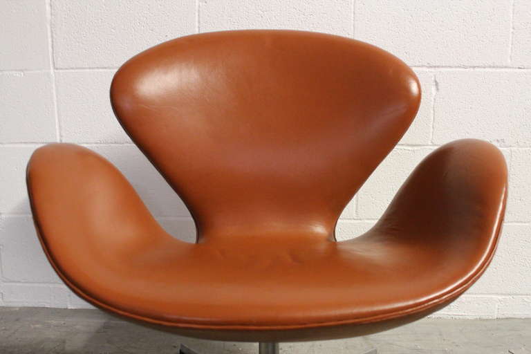 Danish Leather Swan Chair by Arne Jacobsen for Fritz Hansen