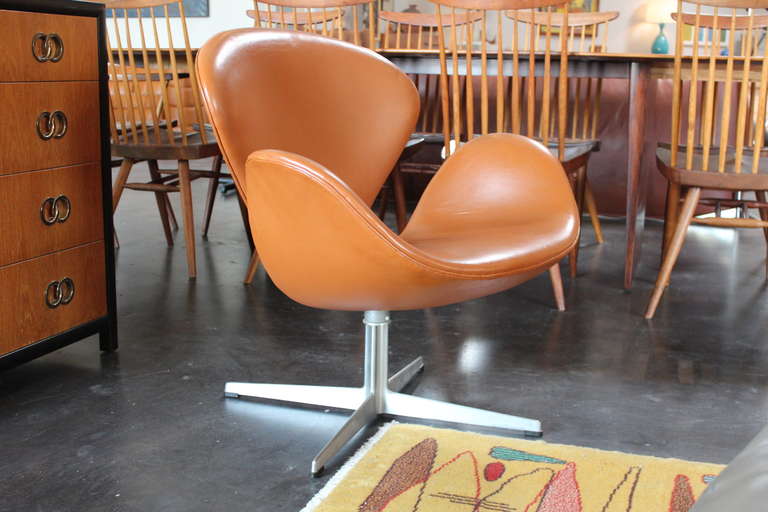 Leather Swan Chair by Arne Jacobsen for Fritz Hansen 4