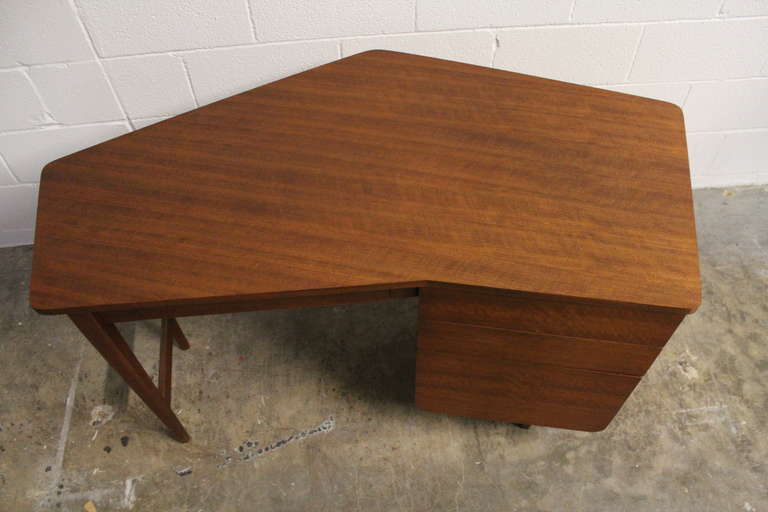 Rare Desk by Bertha Schaefer for Singer and Sons In Good Condition In Dallas, TX