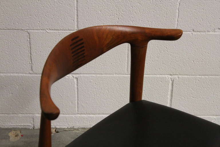 Cowhorn Chair by Hans Wegner In Excellent Condition In Dallas, TX