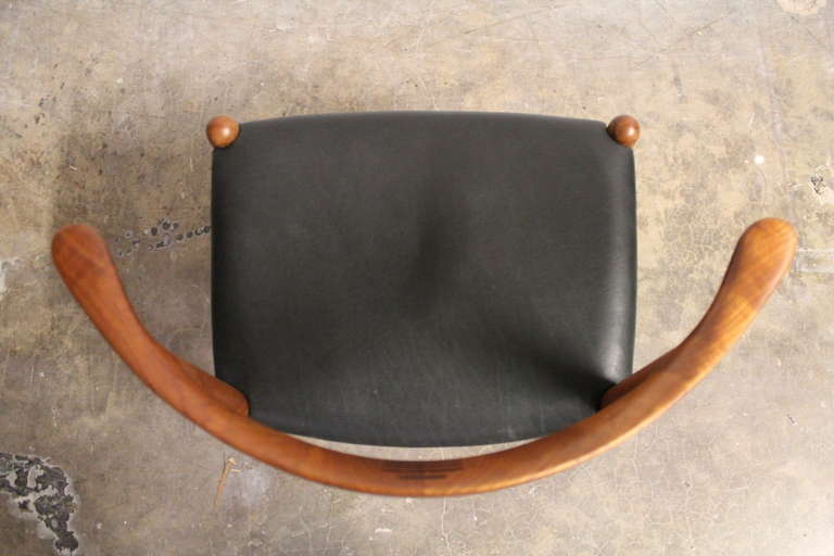 Cowhorn Chair by Hans Wegner 2