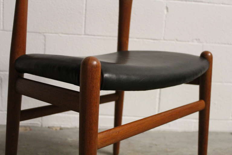 Cowhorn Chair by Hans Wegner 4