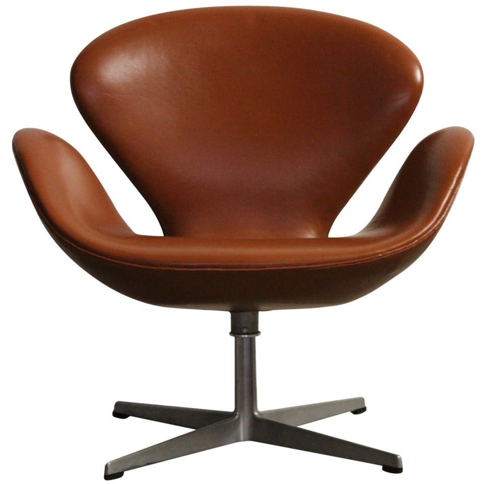Leather Swan Chair by Arne Jacobsen for Fritz Hansen