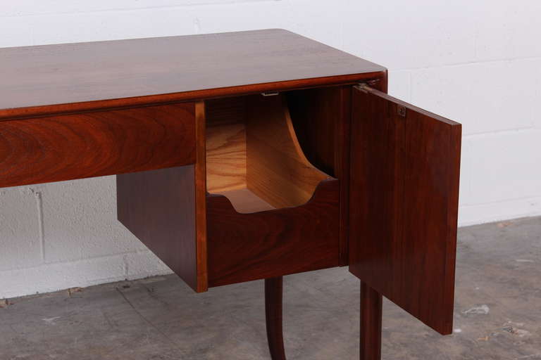 Walnut Desk by T.H. Robsjohn-Gibbings for Widdicomb 1