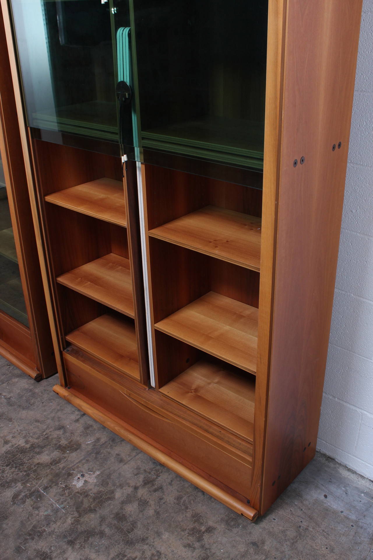 Pair of Carlo Scarpa Zibaldone Bookcases by Bernini 2