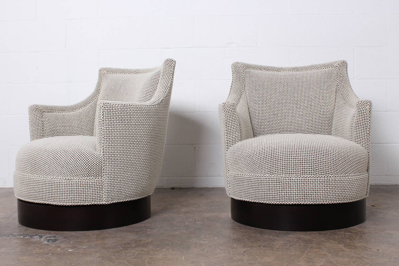 Mid-20th Century Pair of Swivel Chairs by Edward Wormley for Dunbar