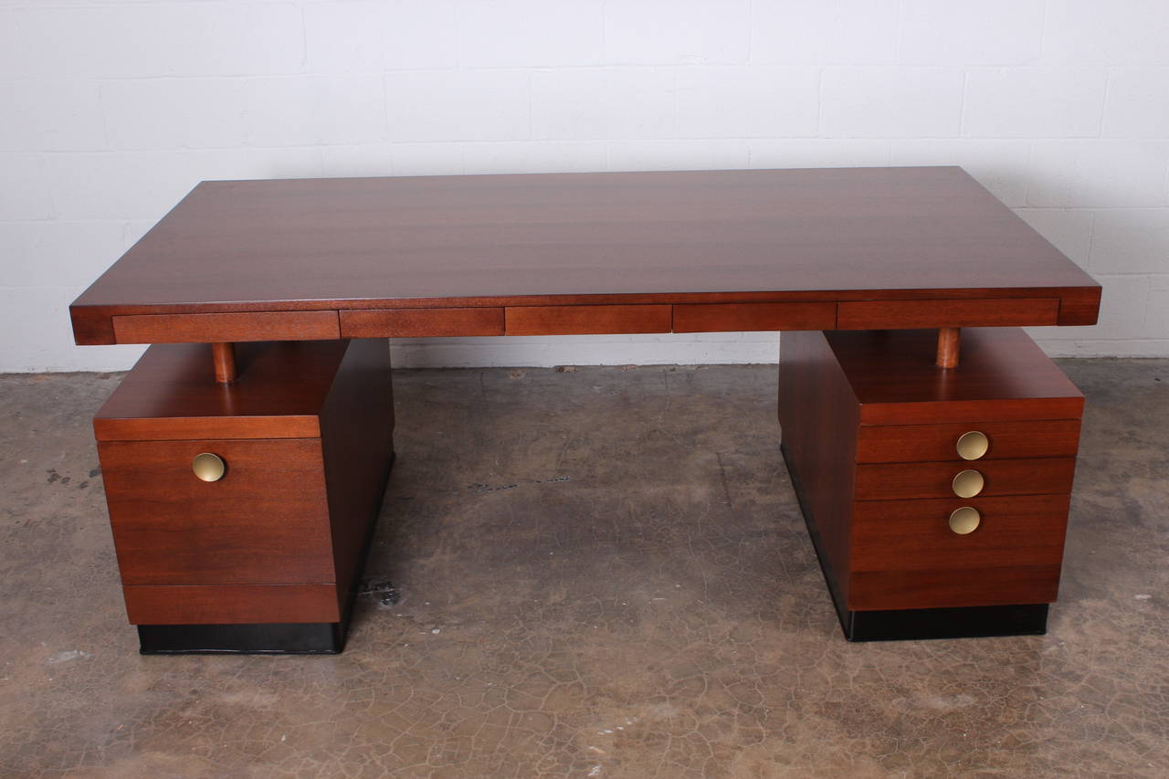 Large Desk by Gilbert Rohde for Herman Miller 1