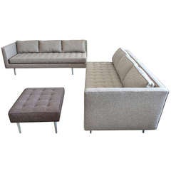 Dunbar Sectional sofa with aluminum legs