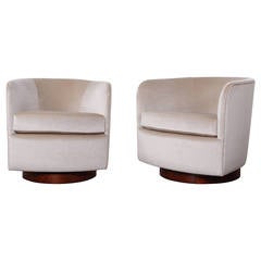 Pair of Swivel Chairs by Milo Baughman for Thayer Coggin