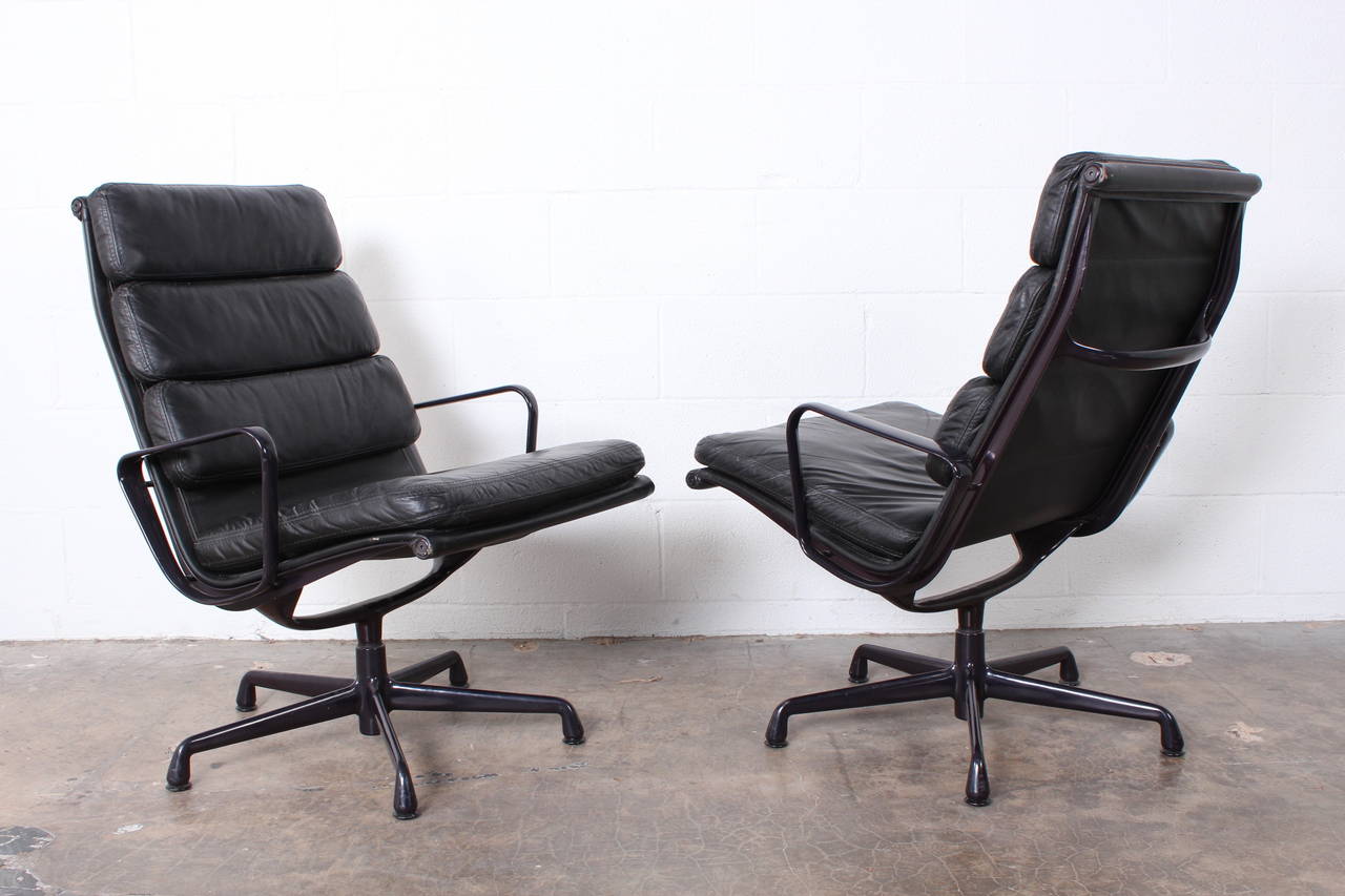 Swiveling Soft Pad Lounge Chairs by Charles Eames 1