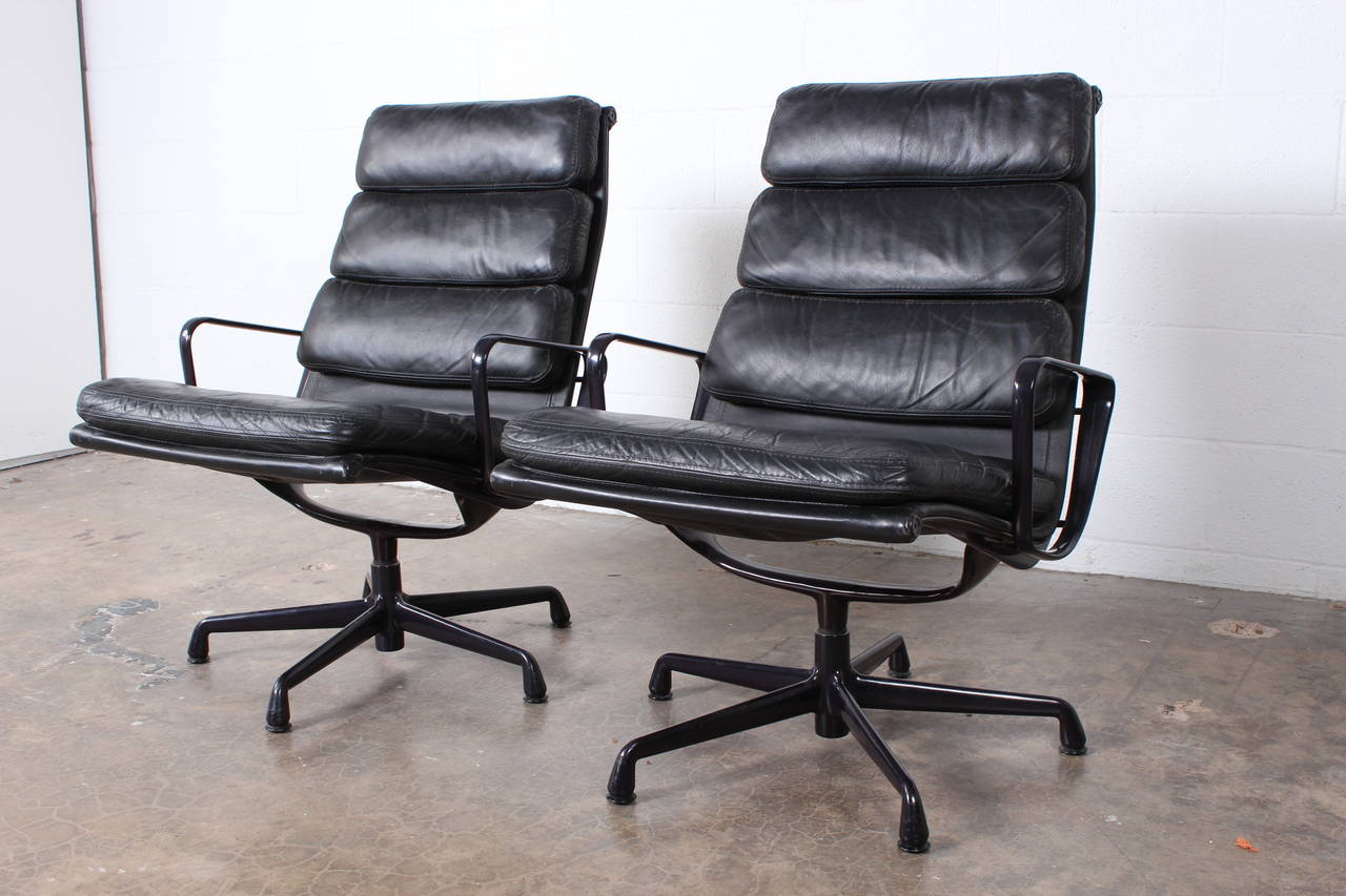 Swiveling Soft Pad Lounge Chairs by Charles Eames 6