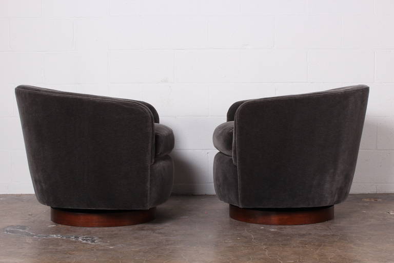 Pair of Milo Baughman Swivel Chairs in Mohair In Excellent Condition In Dallas, TX