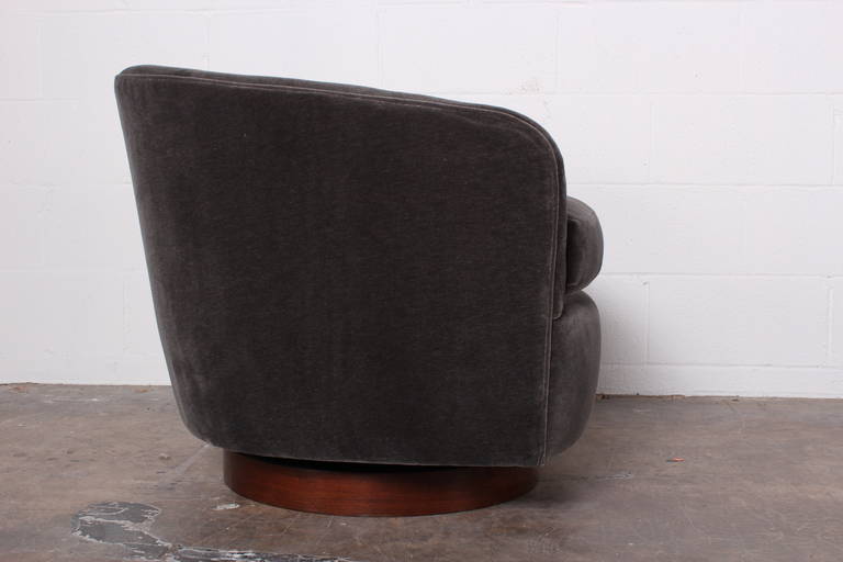 Mid-20th Century Pair of Milo Baughman Swivel Chairs in Mohair