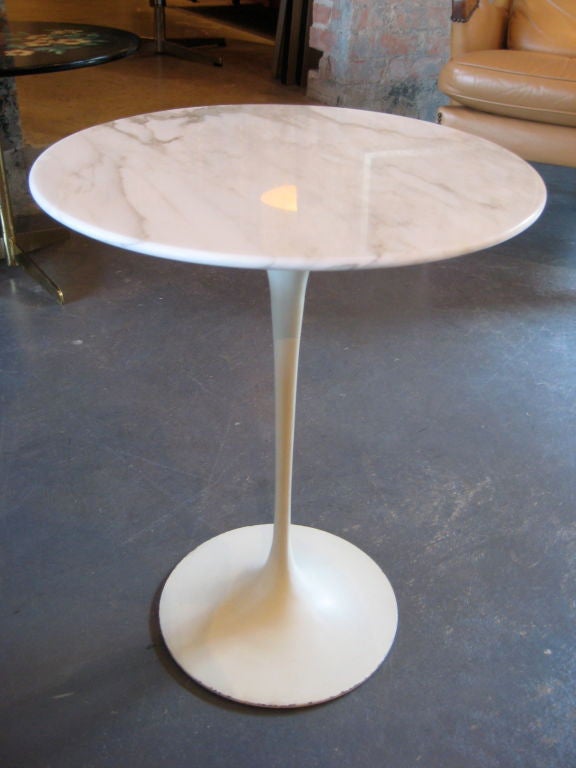 Marble top side tables by Eero Saarinen for Knoll 1