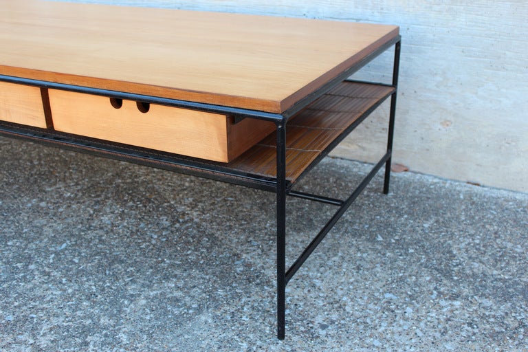 Coffee table by Paul McCobb In Excellent Condition In Dallas, TX
