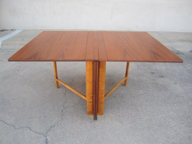 Maria expanding table designed by Bruno Mathsson In Excellent Condition In Dallas, TX