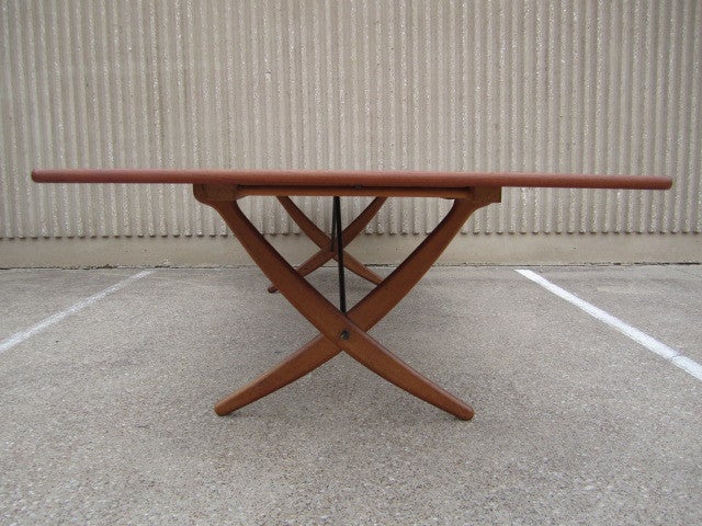 Large drop leaf dining table by Hans Wegner 4