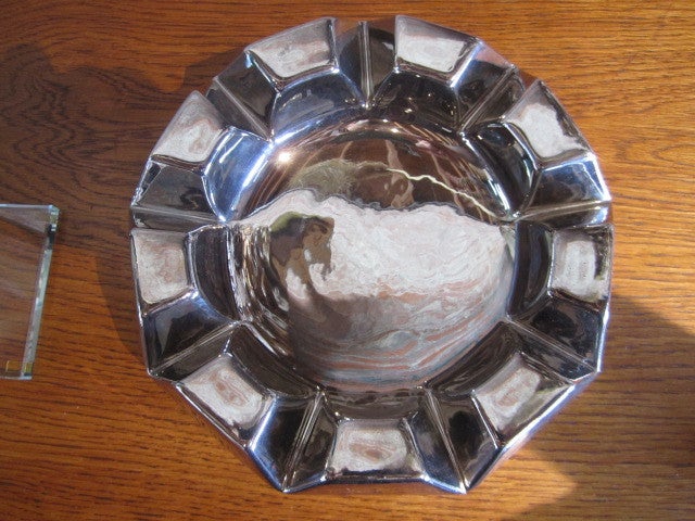 Metallic glazed bowl by Jaru