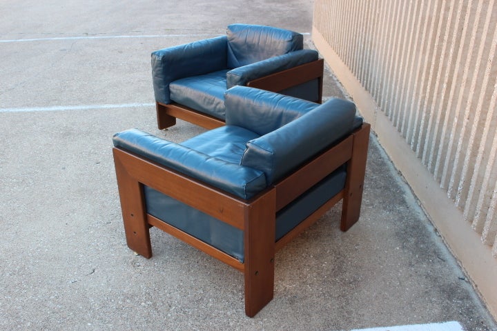 Pair of blue leather Bastiano lounge chairs by Tobia Scarpa 1