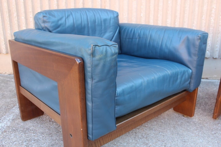 Pair of blue leather Bastiano lounge chairs by Tobia Scarpa 2