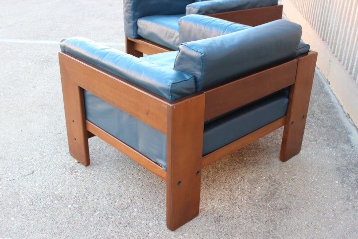 Pair of blue leather Bastiano lounge chairs by Tobia Scarpa 3