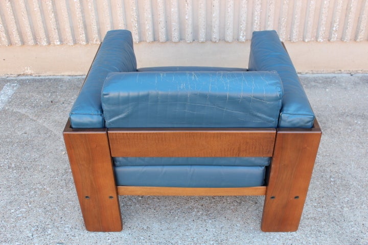 Pair of blue leather Bastiano lounge chairs by Tobia Scarpa 5