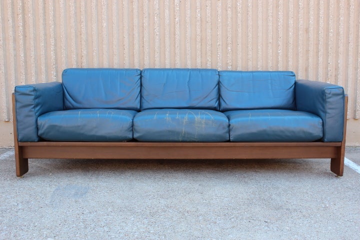 An early Bastiano sofa in original blue leather. Designed by Tobia Scarpa for Gavina. Matching pair of lounge chairs also available.