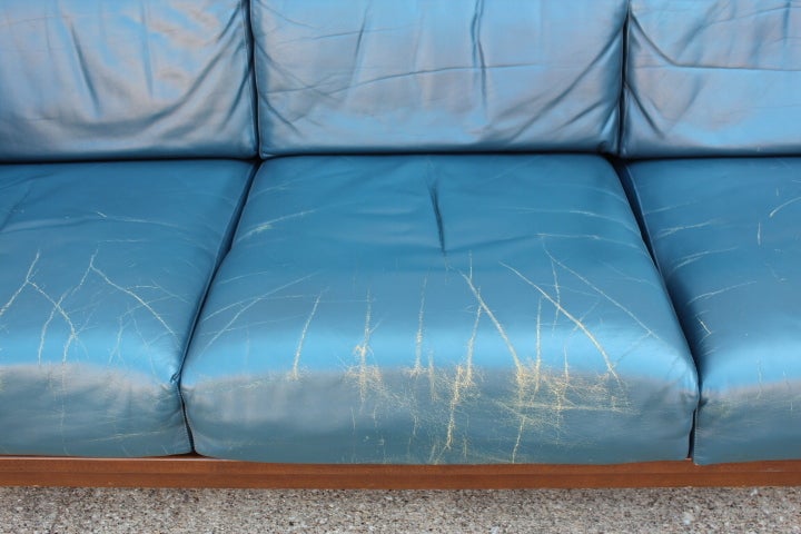Mid-20th Century Original Blue leather Bastiano sofa by Tobia Scarpa