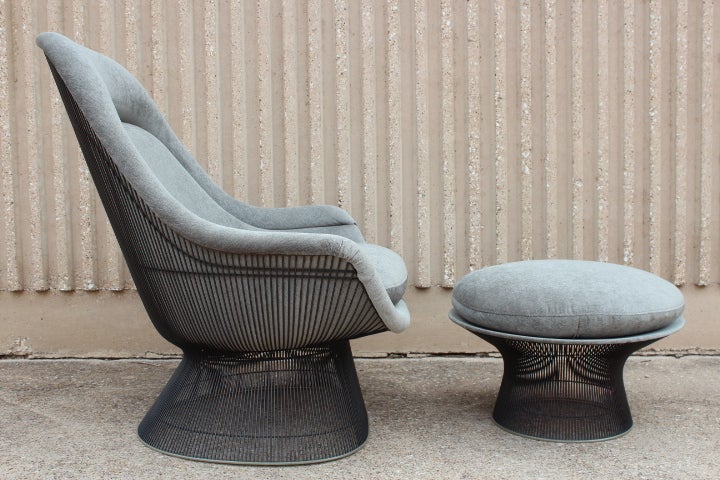 High-back Throne lounge chair and ottoman designed by Warren Platner for Knoll. This early version has a solid bronze patinated frame and new upholstery.