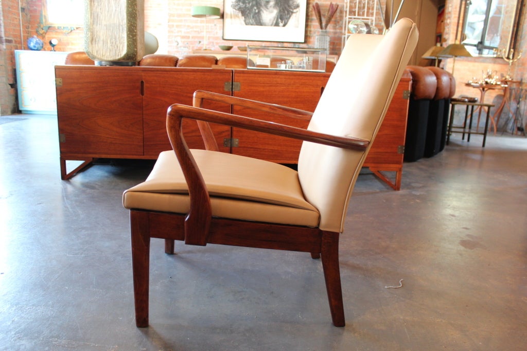 Pair of Lounge Chairs by Parker Knoll In Good Condition In Dallas, TX