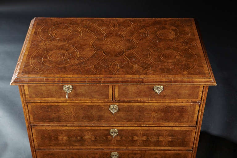 18th Century and Earlier Fine and Rare George I Oyster Veneered Walnut Chest of Drawers For Sale